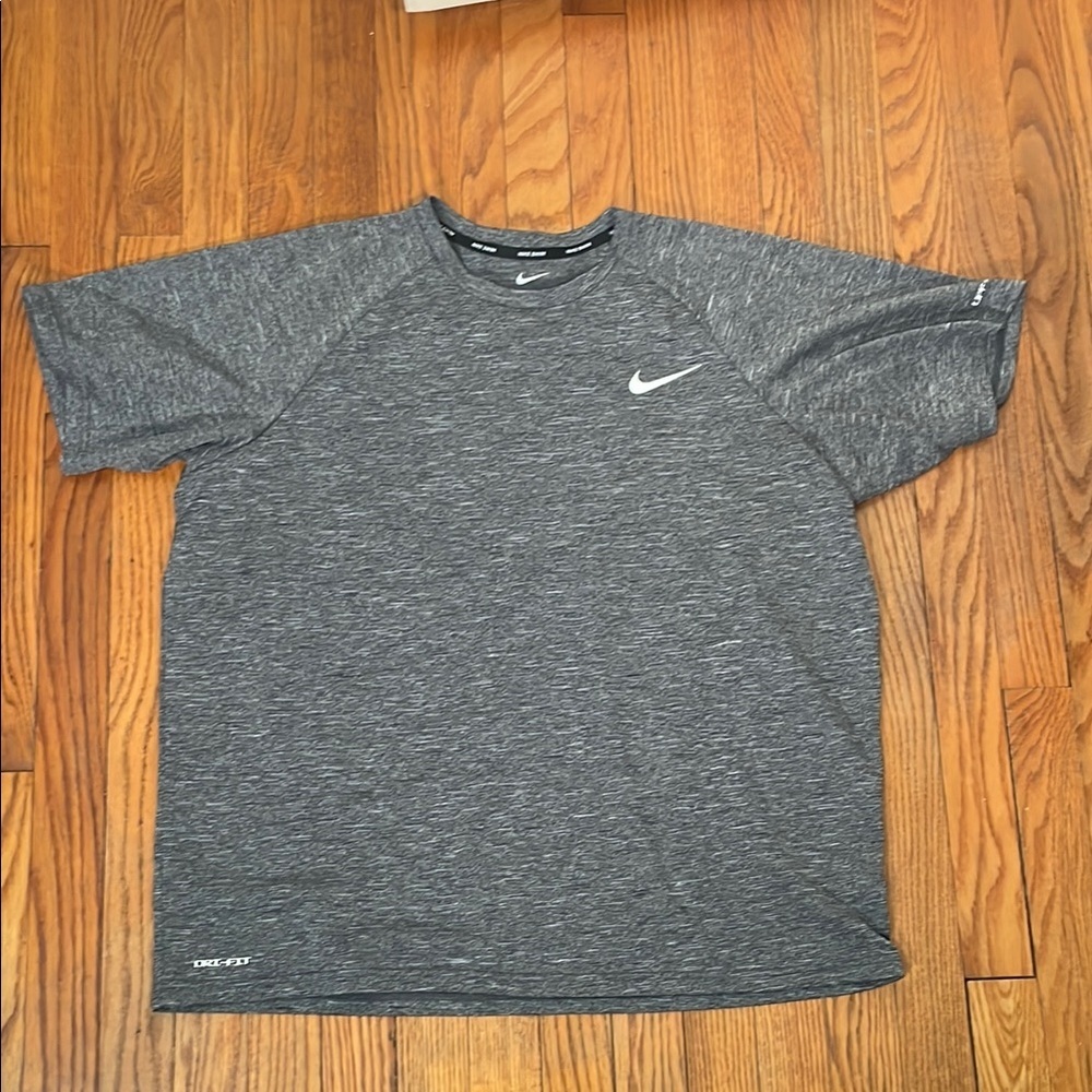 Men's Nike Dri-FIT UPF 40+ Hydroguard Short Sleeve Swim Grey‎ Tee size XL